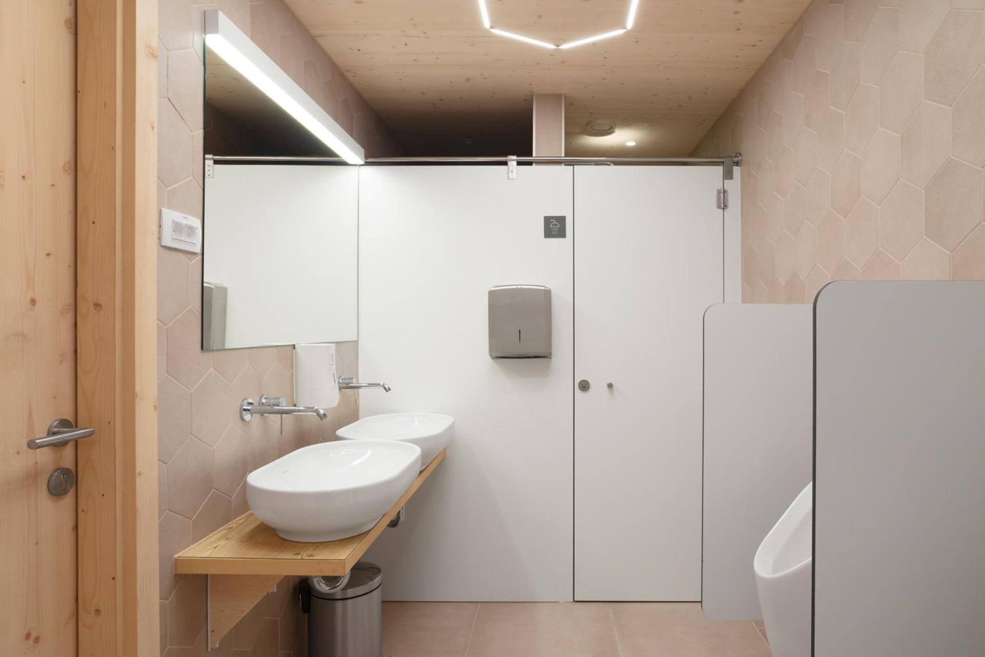 Honeybee Hostel - Hisa Kranjske Cebele Visnja Gora エクステリア 写真